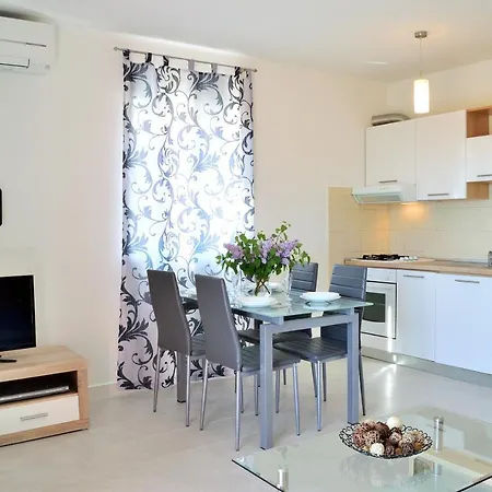 Apartment Domus Lauri Umag Exterior photo