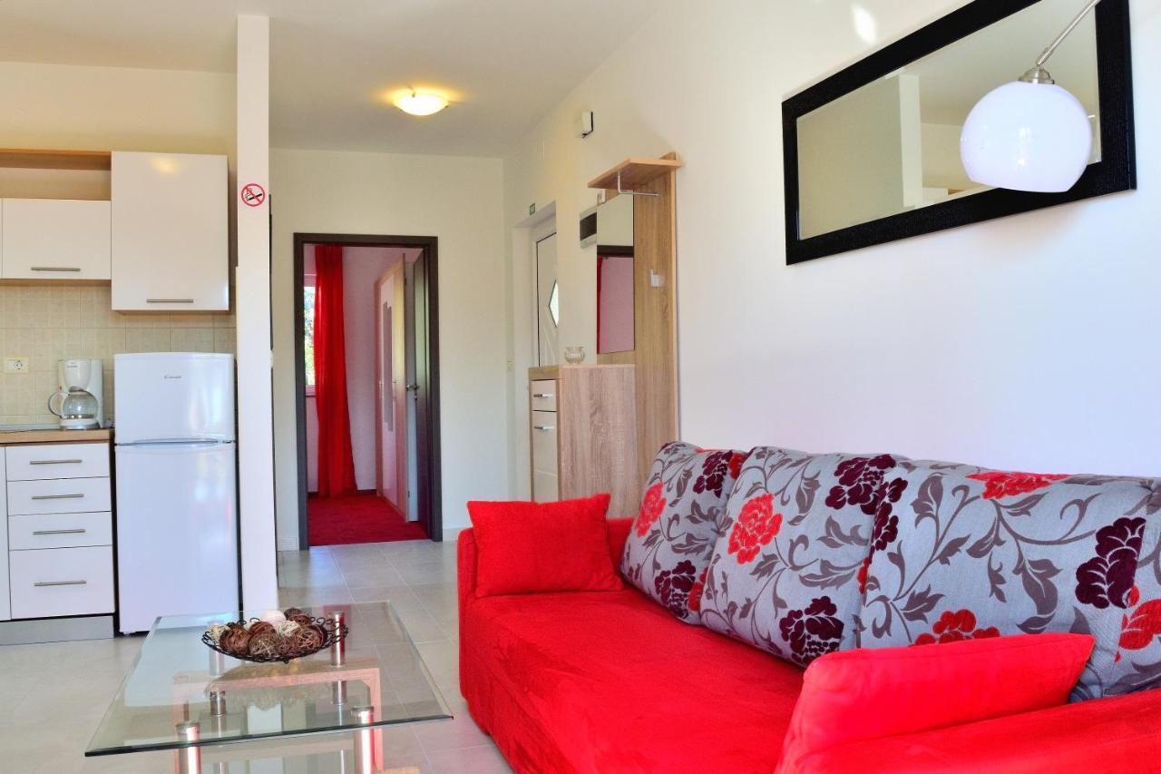 Domus Lauri Apartment *