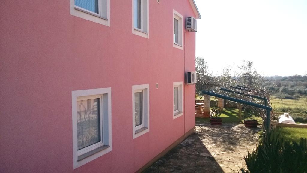 Domus Lauri Apartment *